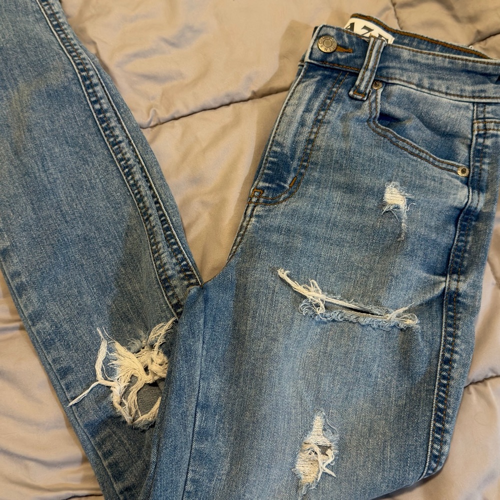 Distressed Women's Skinny Jeans